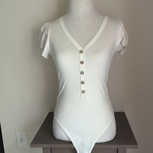 Women’s white bodysuit size, small, beautiful cap sleeve